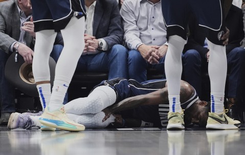 彩经网-盼着你下赛季回归！一年前的今天 欧文遭遇ACL撕裂&amp;缺战至今